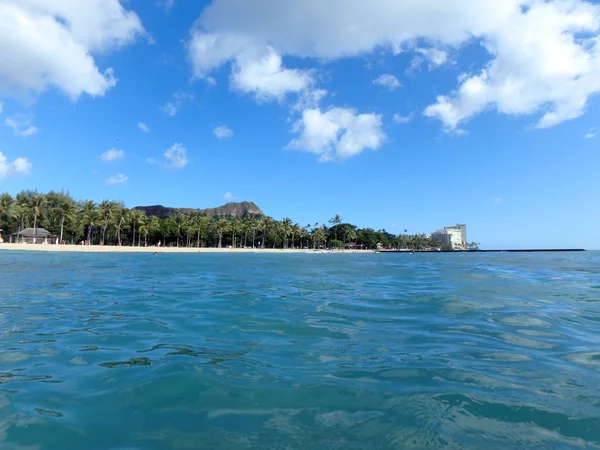 Agua de mar tranquila en Queens Beach en Waikiki —  Fotos de Stock