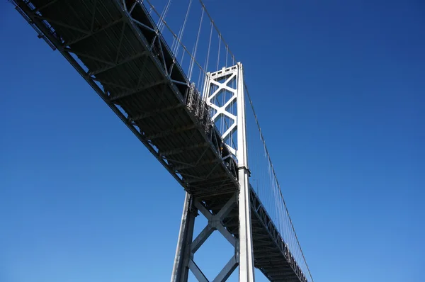 San Francisco Bay Bridge close-up van onder — Stockfoto