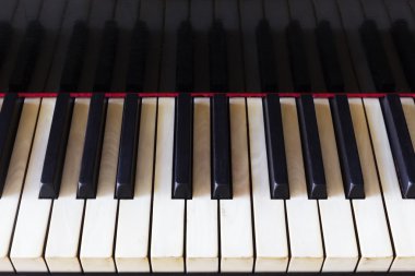 Eski püskü eski piyano tuşları