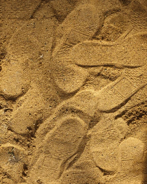 Tracce da stivali sulla sabbia gialla — Foto Stock