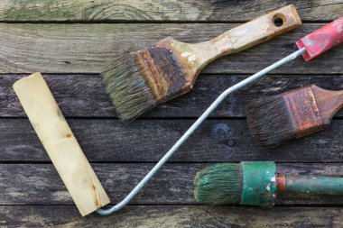 Onarım için eski fırça kuru boya. 