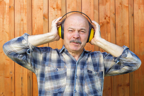 Неприятные звуки во время строительства
