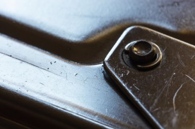 Zımba tabancasından çok yakın çok fotoğrafı çekilen bir parçası. 