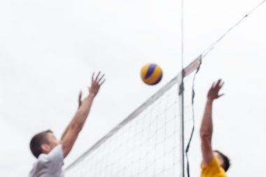 Bulanık voleybol oyuncular saldırı ve blok atla. 