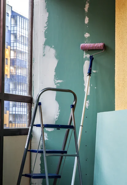 Preparing to decorate. Housing problem — Stock Photo, Image