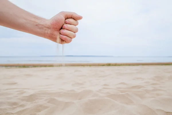 Der Sommer geht zu Ende - die Zeit läuft wie Sand am Meer — Stockfoto
