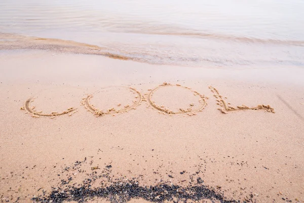 Inschriften auf dem Sand: cool — Stockfoto