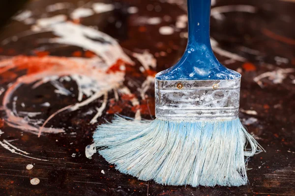 Testing of paints on the surface before the repair work. — Stock Photo, Image