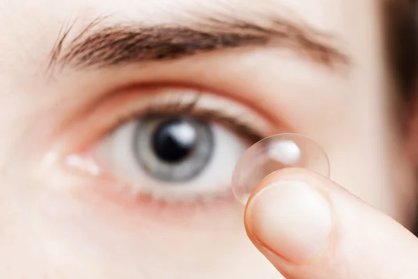 Contactlenzen - een handige manier voor het oplossen van problemen met visi — Stockfoto