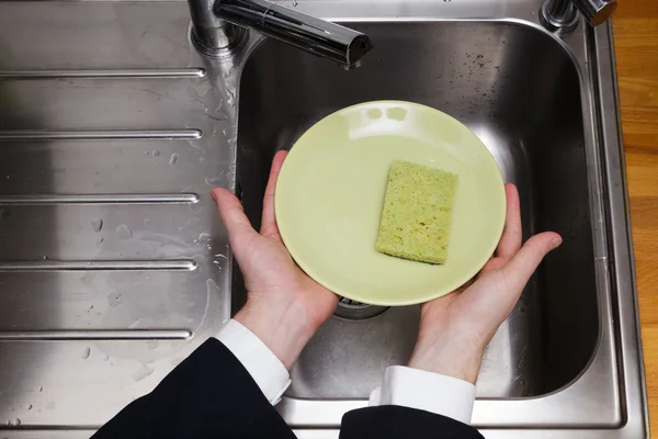 Dishwashing result: clean shiny plate — Stock Photo, Image