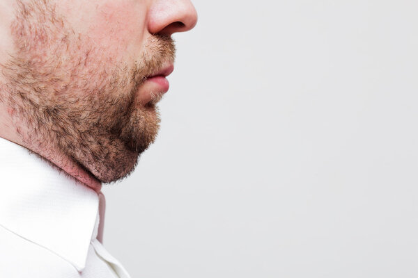 молодой человек с двойным подбородком
