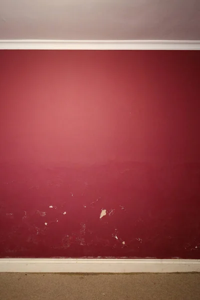 Красная Внутренняя Стена Повреждена Влагой — стоковое фото