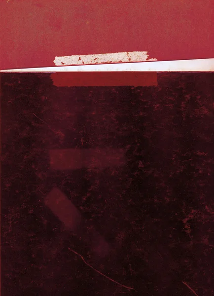Vecchia scatola di cartellino rosso con coperchio di apertura — Foto Stock