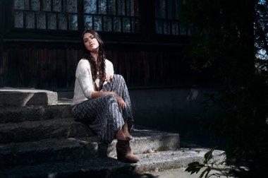 Ülke kadın güneş şerit içinde