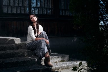 Ülke kadın güneş şerit içinde