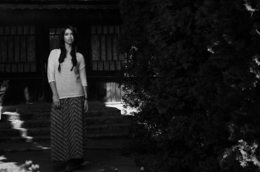 Ülke kadın ağaç gölge siyah beyaz