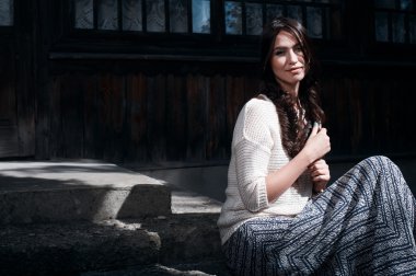 Ülke kadın güneş şerit içinde