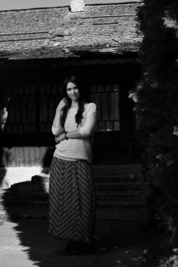 Ülke kadın ağaç gölge siyah beyaz