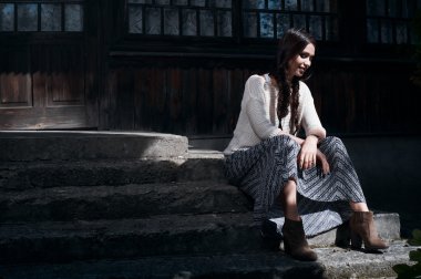 Ülke kadın güneş şerit içinde