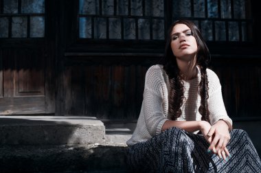 Ülke kadın güneş şerit içinde