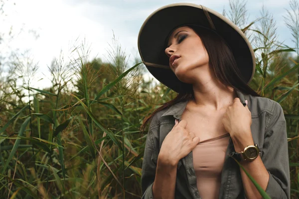 Safari woman in swamp — Stock Photo, Image