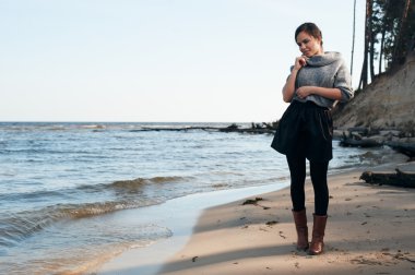 esmer sonbahar'deniz kıyısında