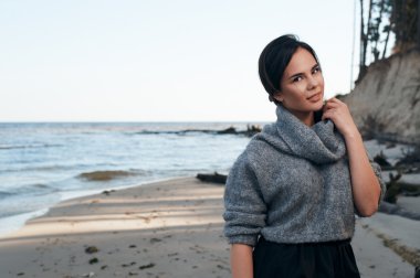 esmer sonbahar'deniz kıyısında