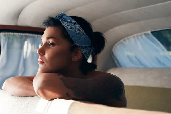 Pin-up lady dövmeler