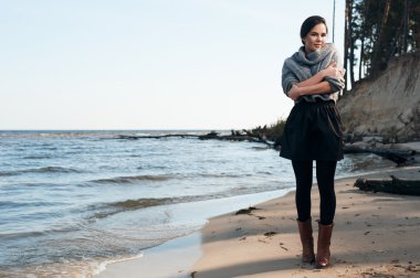 esmer sonbahar'deniz kıyısında