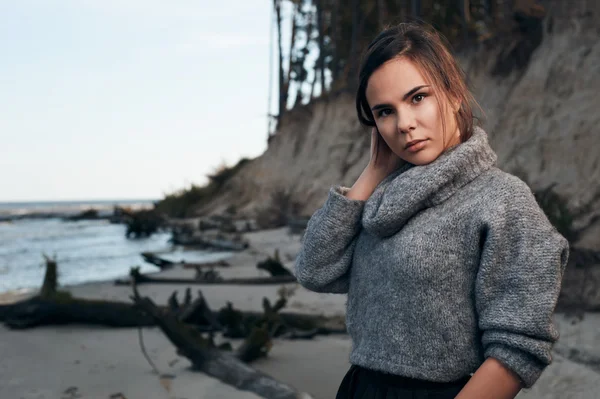 Morena en la costa del mar en otoño — Foto de Stock