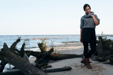 esmer sonbahar'deniz kıyısında