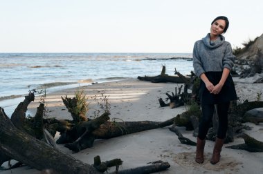 esmer sonbahar'deniz kıyısında