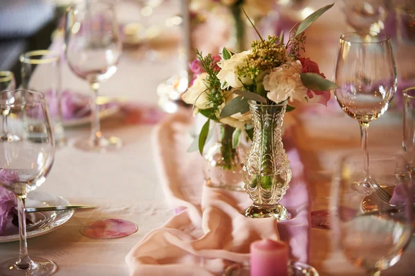 Düğün törenleri için Tablo ayarı