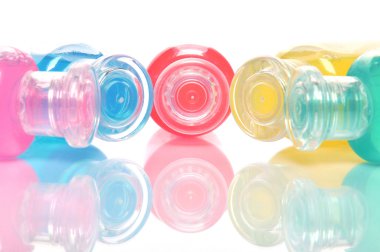 Su renkleri şişelerde