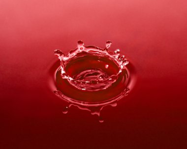 kırmızı su damlası