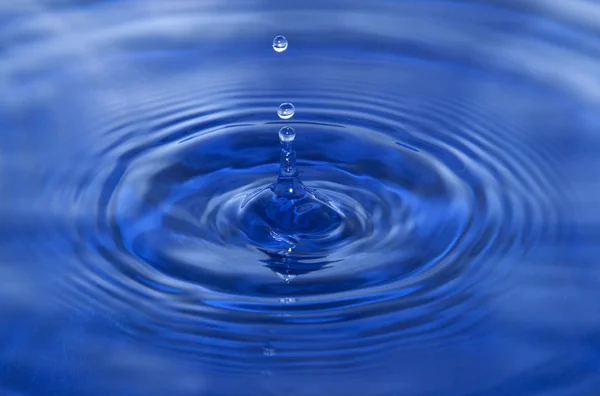 Einzelner Wassertropfen Stockfoto