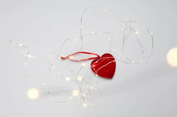 Foto San Valentín Con Corazón Cristal Luces Guirnalda Sobre Fondo — Foto de Stock