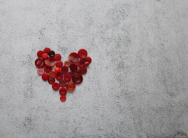 Různé Bottony Tvaru Srdce Přirozeném Pozadí Pozdrav Valentýn — Stock fotografie