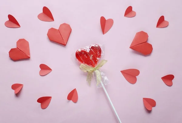 Valentinstag Flach Lag Fotografie Mit Herzförmigen Lutschern Auf Rosa Hintergrund — Stockfoto