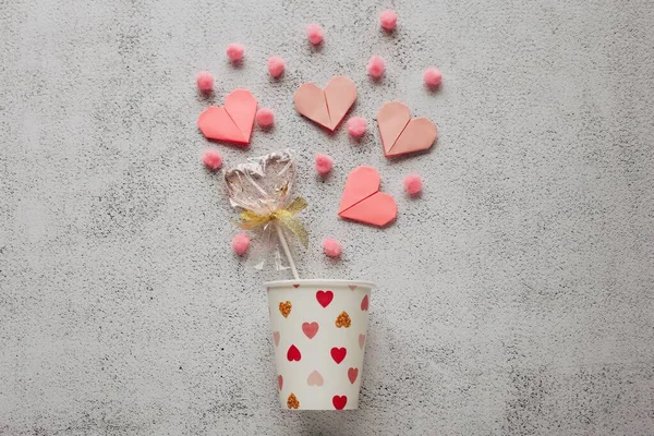 Día San Valentín Plano Poner Fotografía Con Taza Papel Corazones — Foto de Stock