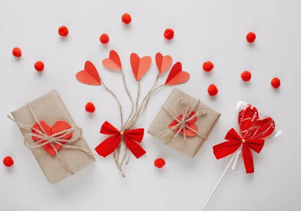 Flat Lay Happy Valentine Day Fotografía Con Caja Regalo Corazón — Foto de Stock