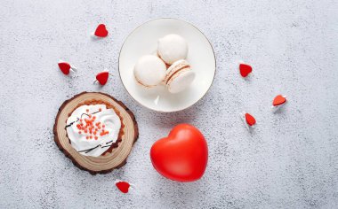 Düz zeminde romantik fotoğrafçılık vardı. Sevimli romantik tebrik kartı şablonu.