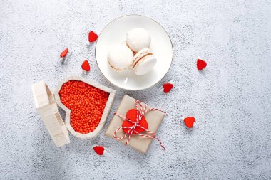 Düz zeminde romantik fotoğrafçılık vardı. Sevimli romantik tebrik kartı şablonu.