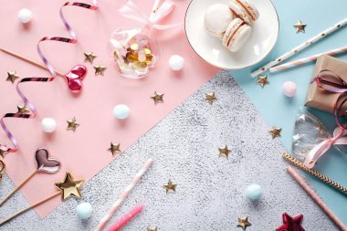 Doğum günün kutlu olsun tebrik kartı şablonu. Sevimli doğum günü arkaplanı. 