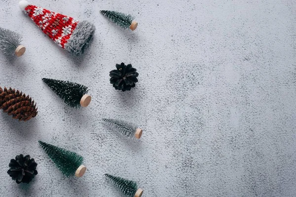 Noel Ağacı Bayram Sembolleriyle Soyut Noel Tebrik Kartı Şablonu — Stok fotoğraf