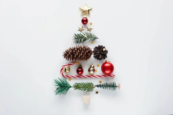 Beyaz Arka Planda Dekoratif Soyut Noel Ağacı Noel Tebrik Kartı — Stok fotoğraf
