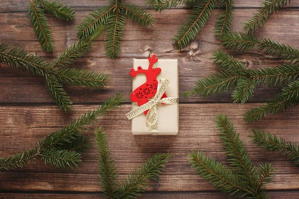 Weihnachten Hölzernen Hintergrund Mit Schönen Handgefertigten Geschenk Box Draufsicht Fotografie Stockfoto