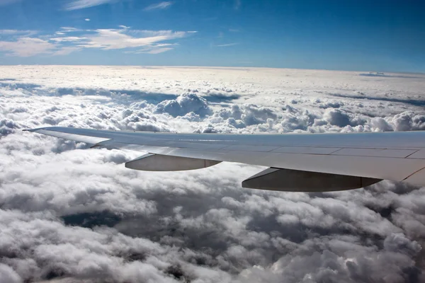 Latające nad chmury — Zdjęcie stockowe