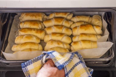 Tuzlu tereyağı rulo ekmek