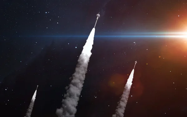 Три ракеты в космосе. Элементы этого изображения предоставлены НАСА — стоковое фото